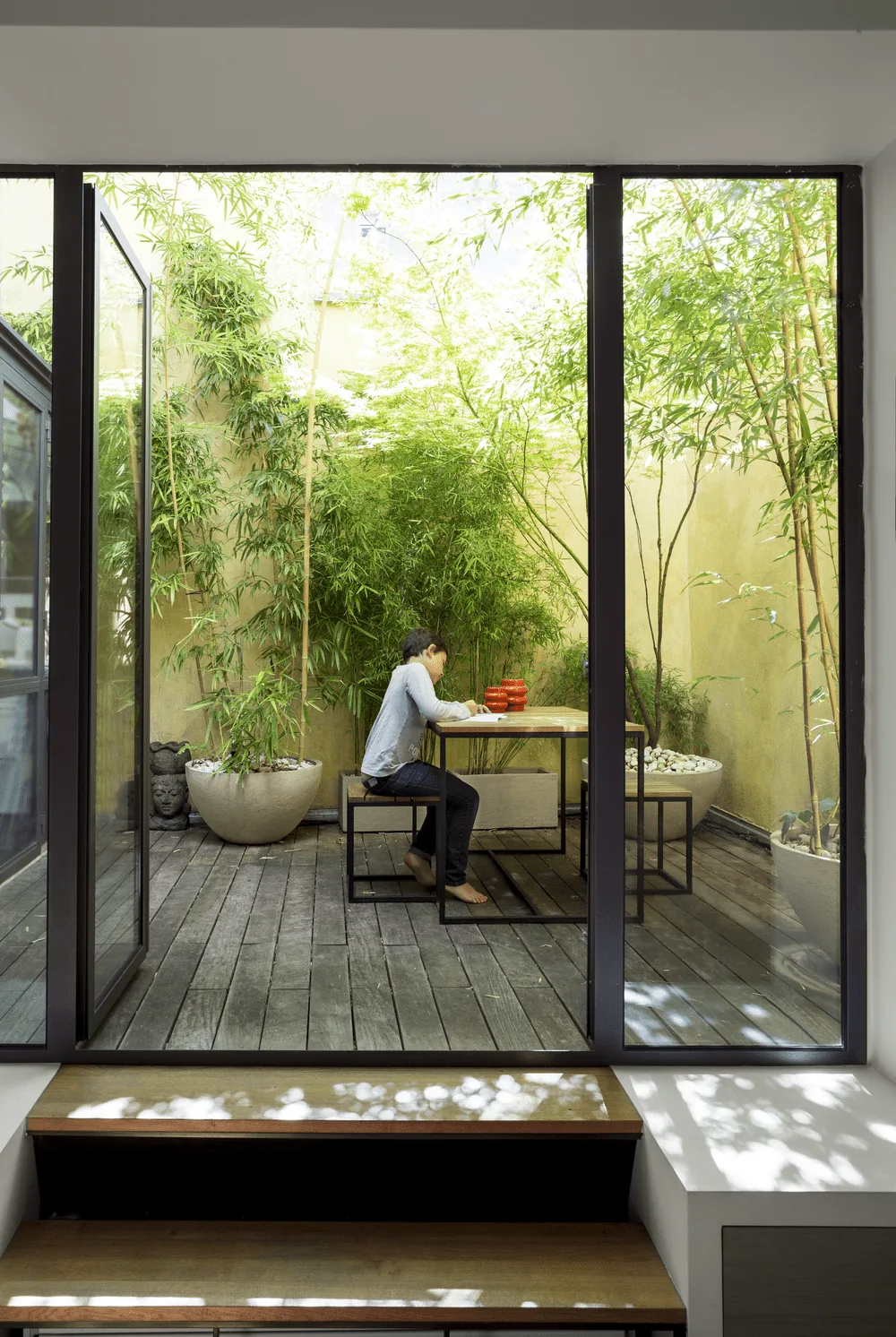 Patio zen dans le Marais