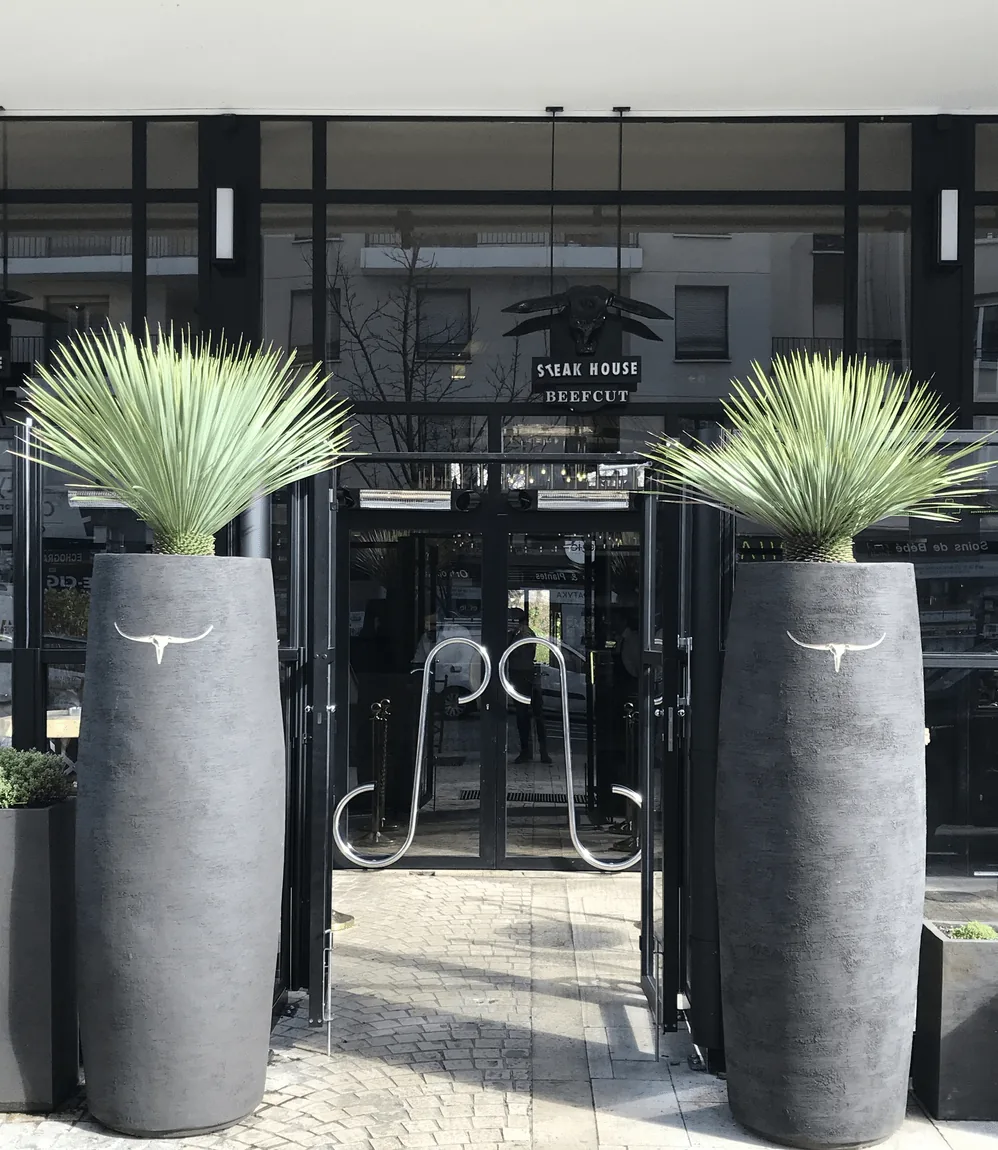 Terrasse intime dans un grand restaurant — photo 2
